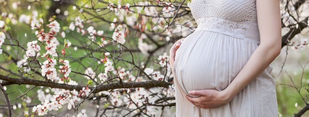 Как избежать растяжек во время беременности и после нее