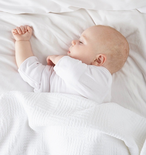 Сколько новорожденные спят по ночам