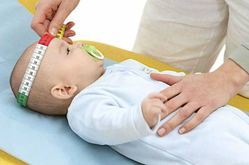 Измерение окружности головы новорожденного
