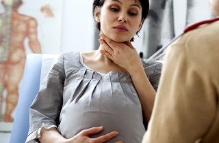 Чем лечить горло при беременности