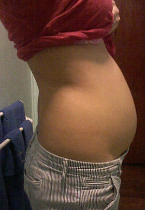 Конец 14 недели. Живот на 14 неделе беременности. Живот в 14 недель беременности 2 беременность. Животик на 14 неделе беременности.