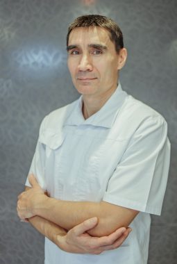 Главный врач, 1-я квалификационная категория по терапии и ортопедии Ематинов Александр Александрович