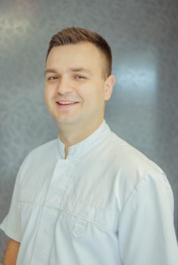 врач-стоматолог-терапевт-ортопед-парадонтолог 1-й категории Черенкевич Игорь Борисович