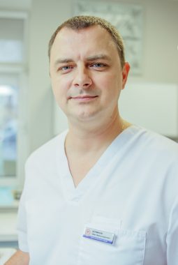 Врач-стоматолог хирург 1й категории Перминов Олег Александрович